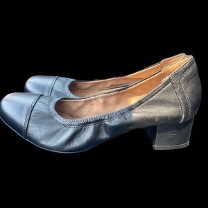 Artisan Clarks black everyday kitten heels